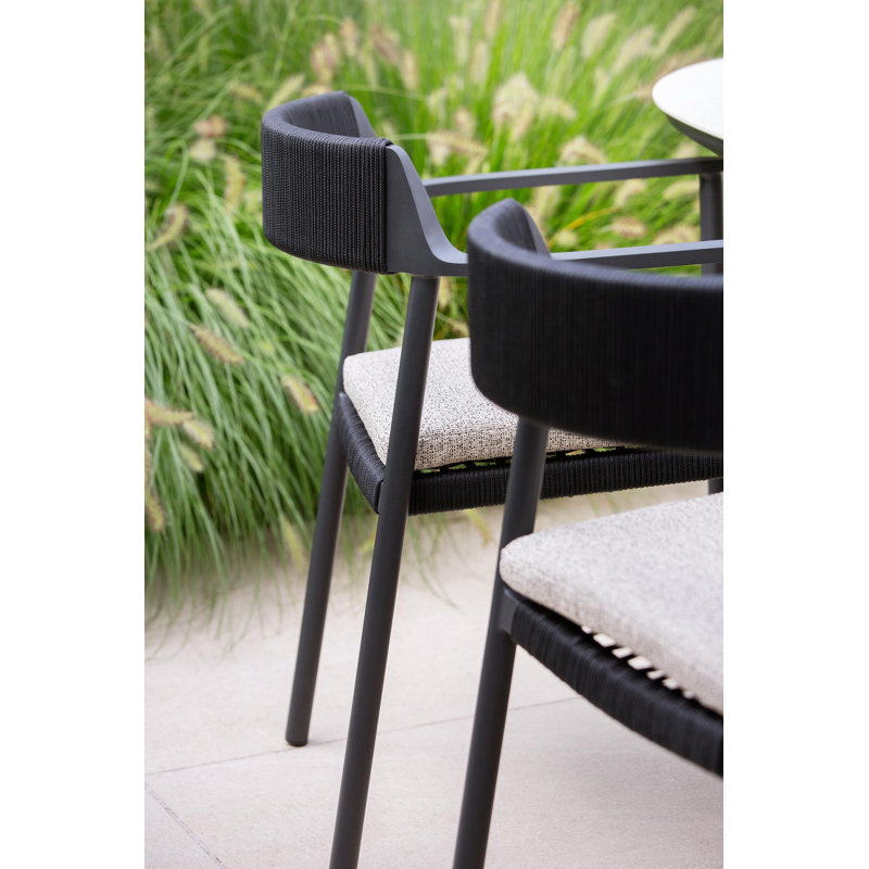 Fiordo tuinstoel in zwart aluminium en zwart vierkant geweven ronde rope 