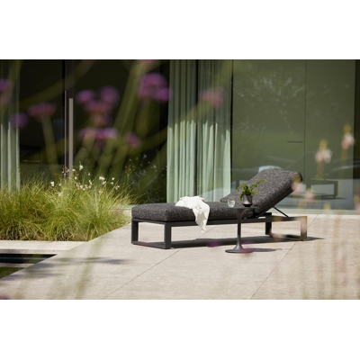 Verato verstelbaar ligbed in zwart aluminium met tweed raven all weather sunbrella® luxe kussens