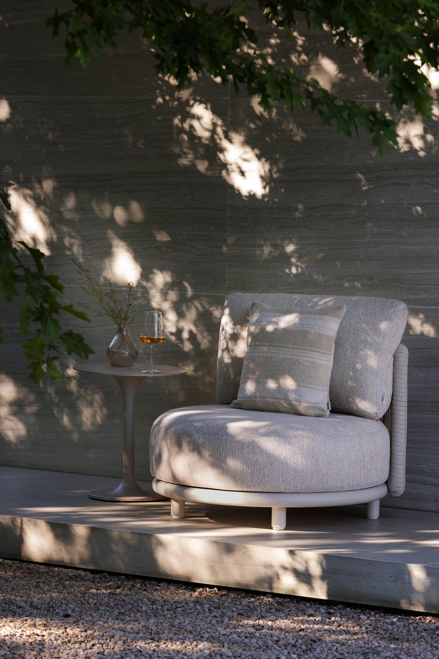 Table d'appoint Fano en aluminium beige - Diam. 43 x Haut. 49 cm