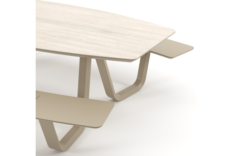 Table de pique-nique Forno forme de bateau en aluminium beige et céramique pleine Travertino Bianco - Lg. 240 x Lrg. 181 x Haut. 72 cm