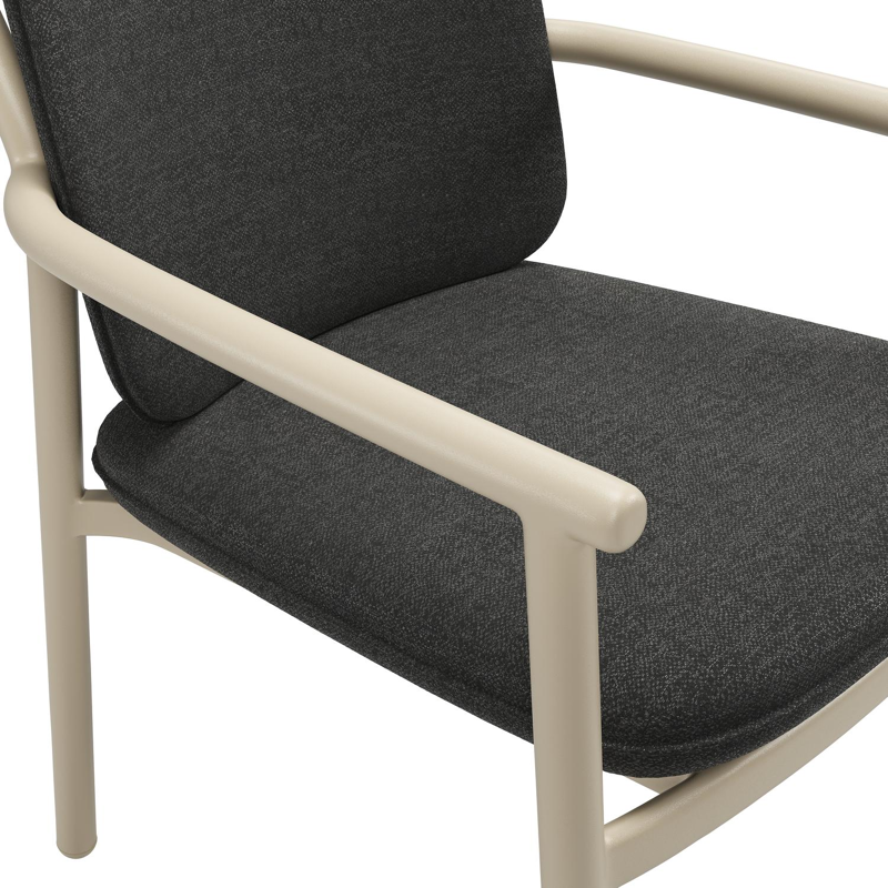 Bono stapelbare tuinstoel in beige aluminium met stoelkussen in All Weather Sunbrella® Luxe Chartres Sooty