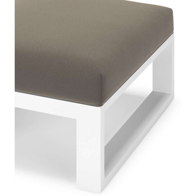Verato poef in wit aluminium met natte carbon beige all weather sunbrella® luxe kussen