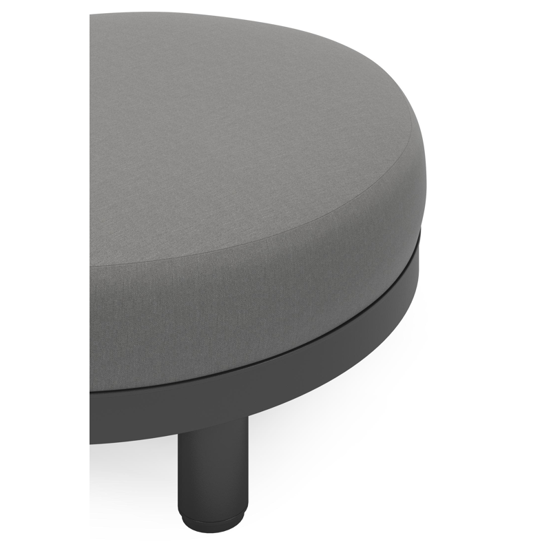 Donato poef in zwart aluminium met natte charcoal chine all weather sunbrella® luxe kussen