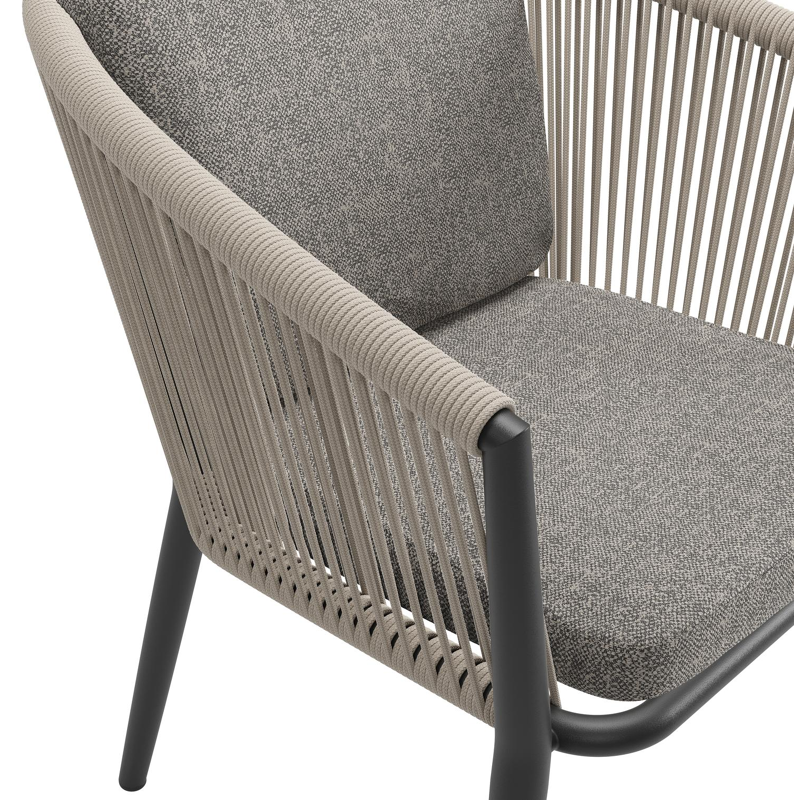 Orso tuinstoel in zwart aluminium en beige verticaal geweven ronde rope met luxe zitkussen in All Weather Sunbrella® Luxe Chartres Drizzle