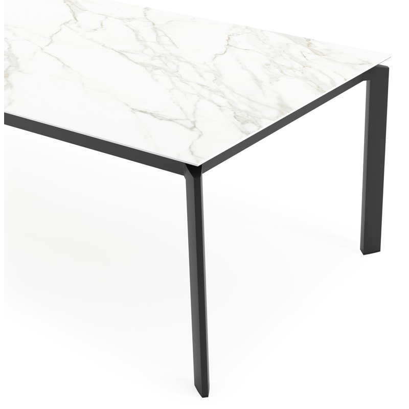 Table de jardin Cirello rectangulaire en aluminium noir et céramique pleine Calacatta - Lg. 280 x Lrg. 110 x Haut. 75 cm