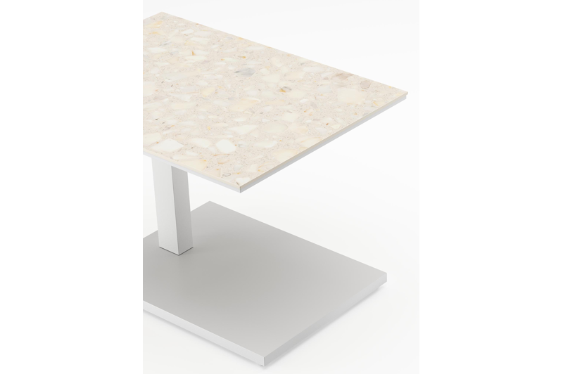 Cirello bijzettafel in wit aluminium en retrostone volkeramiek - L 70 x B 80 x H 66 cm