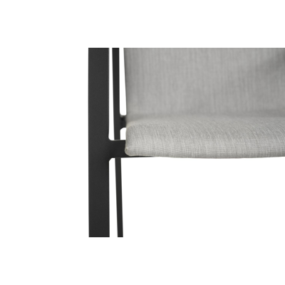 Ensemble de jardin Trente en aluminium noir avec plateau de table en teck Naturel et 8 chaises de jardin empilables Madura