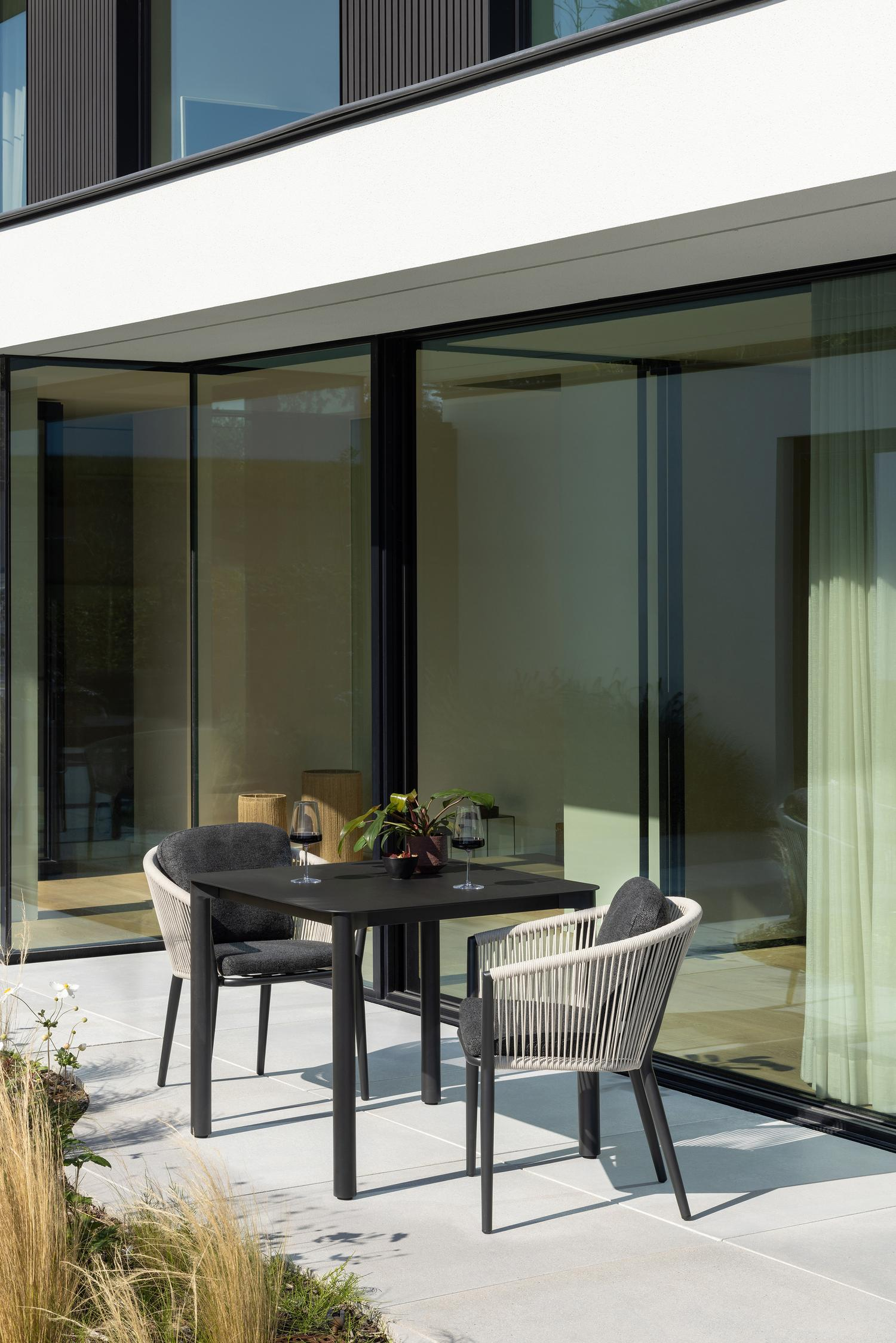 Table de jardin Orso carré arrondi en aluminium noir - Lg. 90 x Lrg. 90 x Haut. 75 cm