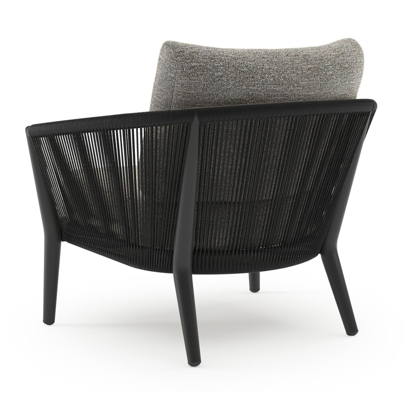 Orso loungestoel in zwart aluminium en zwart verticaal geweven ronde rope met Tundra Pepper all weather sunbrella® luxe kussen