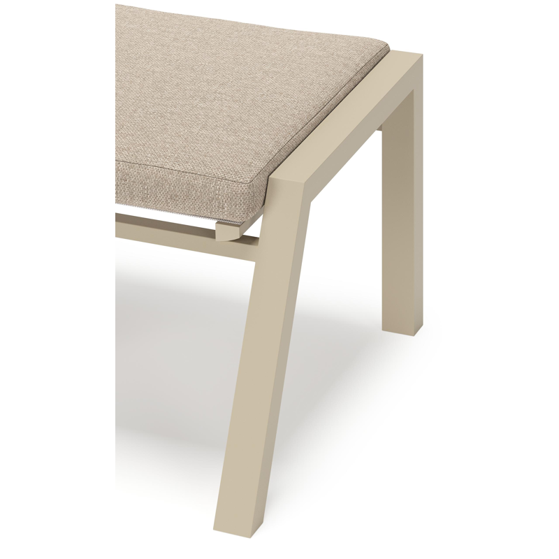 Prato lounge poef in beige aluminium met rustic weather+ softtouch kussen