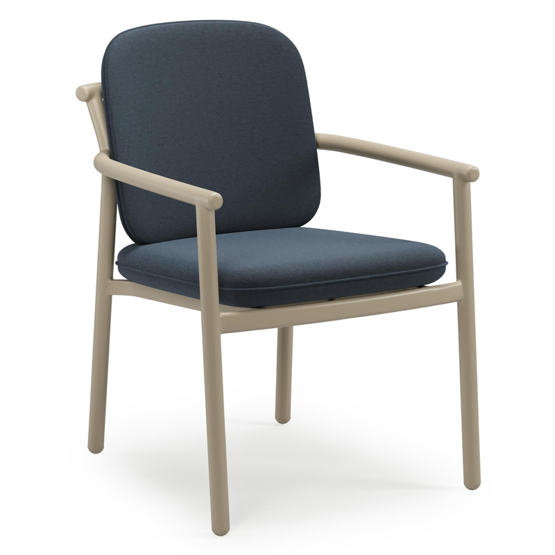 Bono stapelbare tuinstoel in beige aluminium met stoelkussen in All Weather Sunbrella® Luxe Heritage Indigo