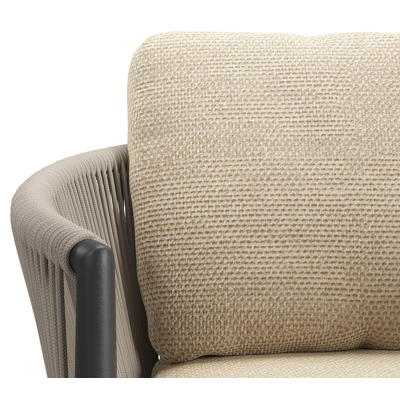 Organo tuinstoel in zwart aluminium en zwart verticaal geweven luxe vlakke rope met stoelkussen in All Weather Cosytica Althea Camel