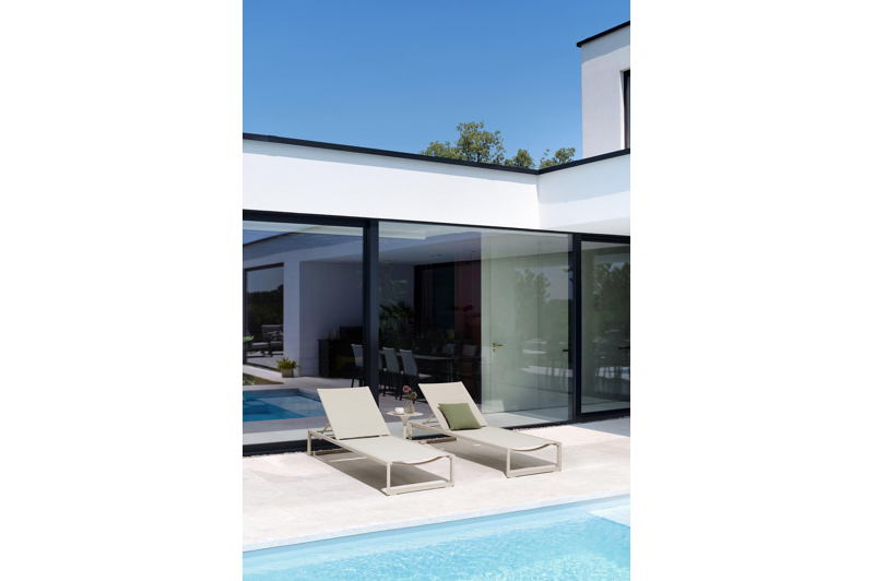 Cirello verstelbaar ligbed in beige aluminium en beige comfort textilene