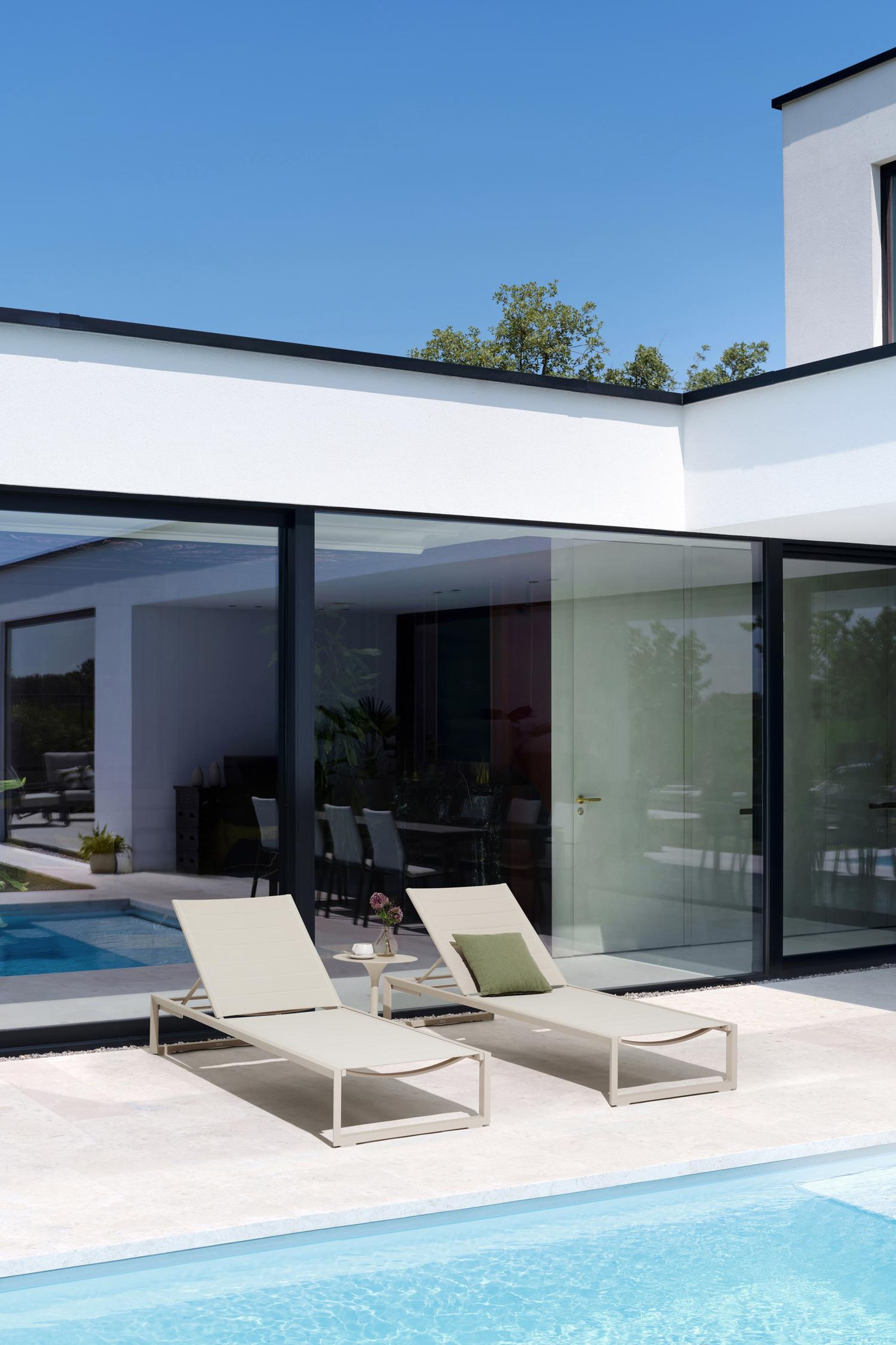 Cirello verstelbaar ligbed in beige aluminium en beige comfort textilene