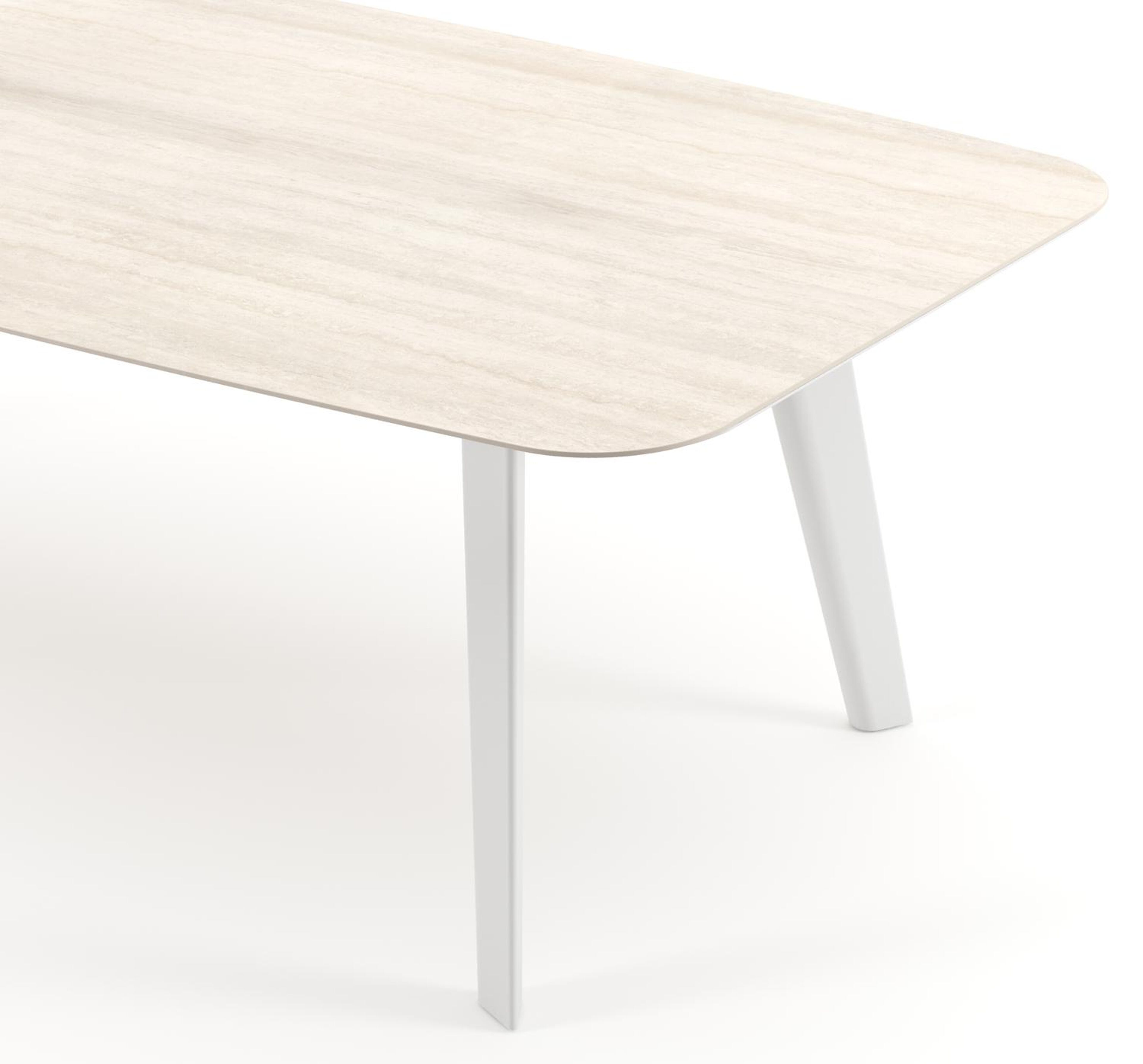 Table de jardin Lacrima forme de bateau en aluminium blanc et céramique pleine Travertino Bianco - Lg. 255 x Lrg. 115 x Haut. 73 cm