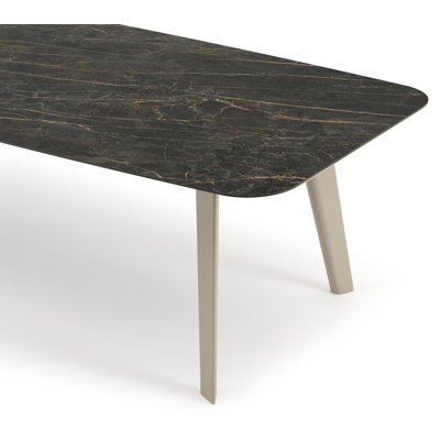 Table de jardin Lacrima forme de bateau en aluminium beige et céramique pleine Black Obsession - Lg. 315 x Lrg. 115 x Haut. 73 cm