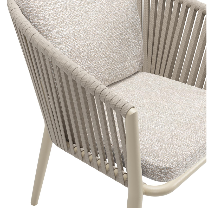 Chaise de jardin Orso en aluminium beige et corde plate tissée verticalement beige avec coussin luxe en All Weather Sunbrella® Luxe Tundra Sand