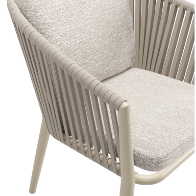 Chaise de jardin Orso en aluminium beige et corde plate tissée verticalement beige avec coussin luxe en All Weather Sunbrella® Luxe Tundra Sand