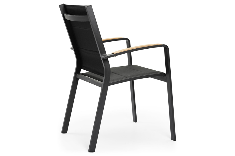 Chaise de jardin empilable Lioni in aluminium noir et textilène confort noir et accoudoir en teck armleuning