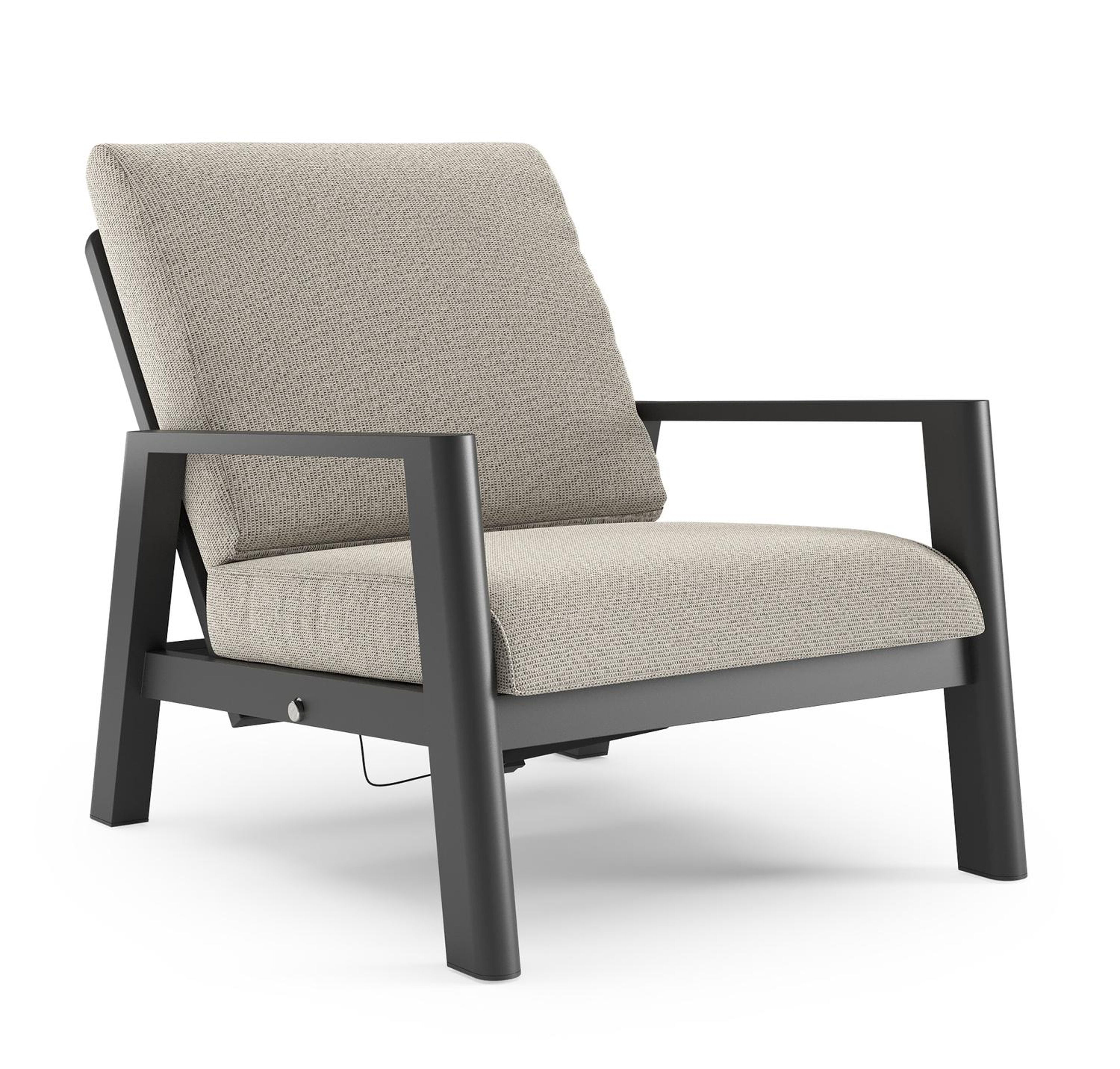 Cirello loungestoel in zwart aluminium met firenze sand all weather solica kussen