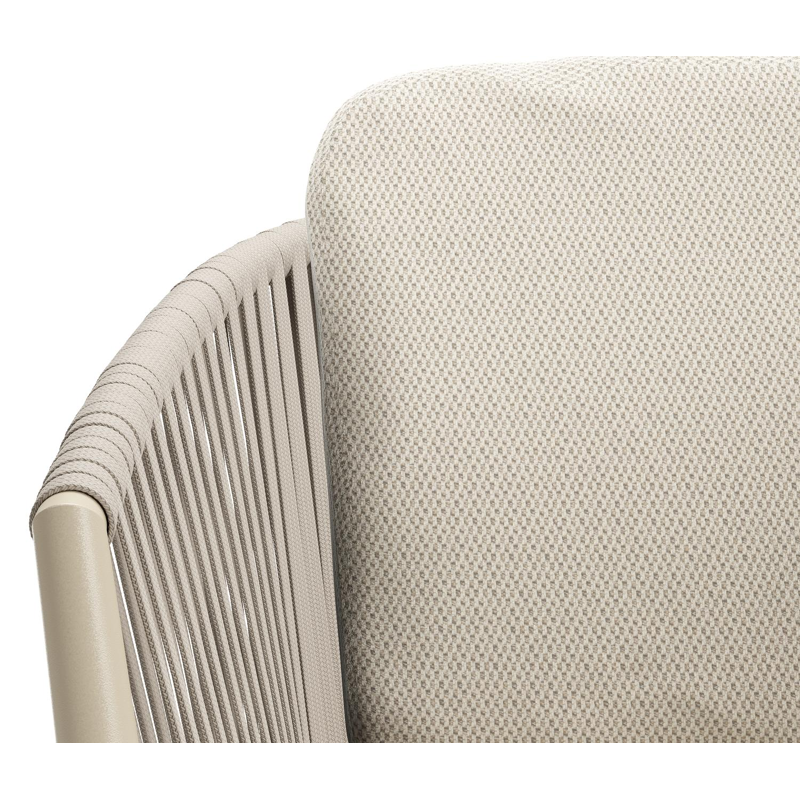 Chaise de jardin Orso en aluminium beige et corde plate tissée verticalement beige avec coussin luxe en All Weather Sunbrella® Luxe Lopi Marble