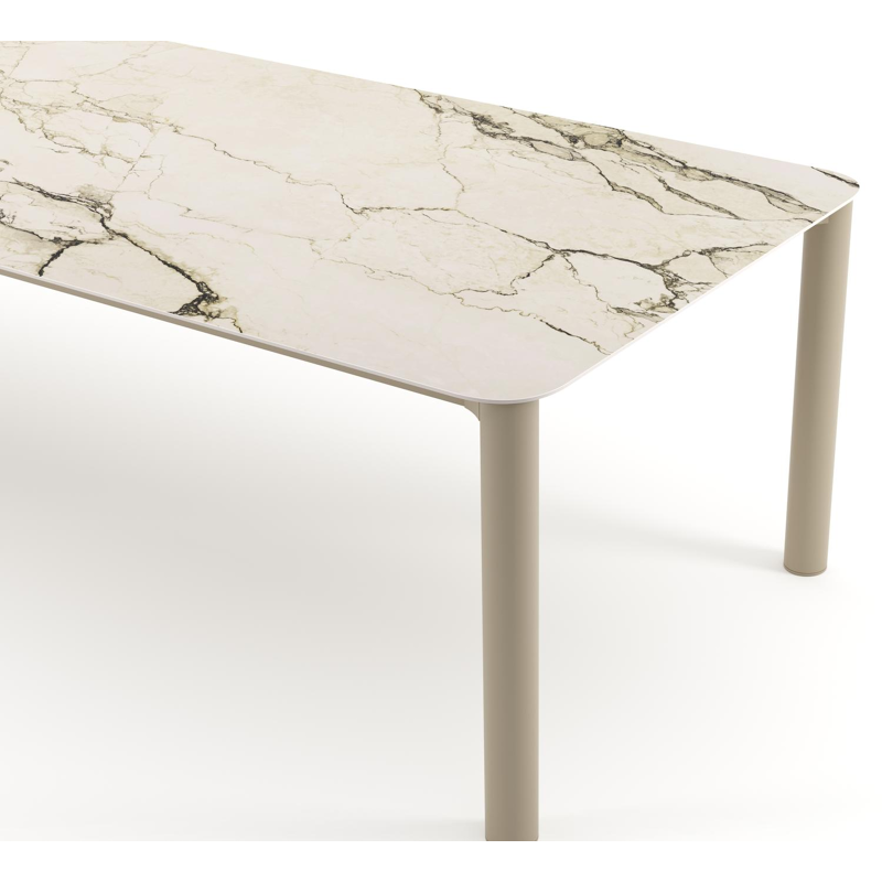 Table de jardin Orso rectangulaire arrondi en aluminium beige et céramique pleine Colorado Dunes - Lg. 290 x Lrg. 110 x Haut. 74.5 cm