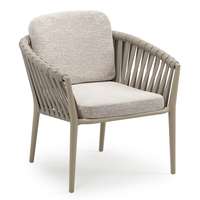 Orso low dining tuinstoel in beige aluminium en beige verticaal geweven luxe vlakke brede rope met stoelkussen in All Weather Sunbrella® Luxe Tundra Sand