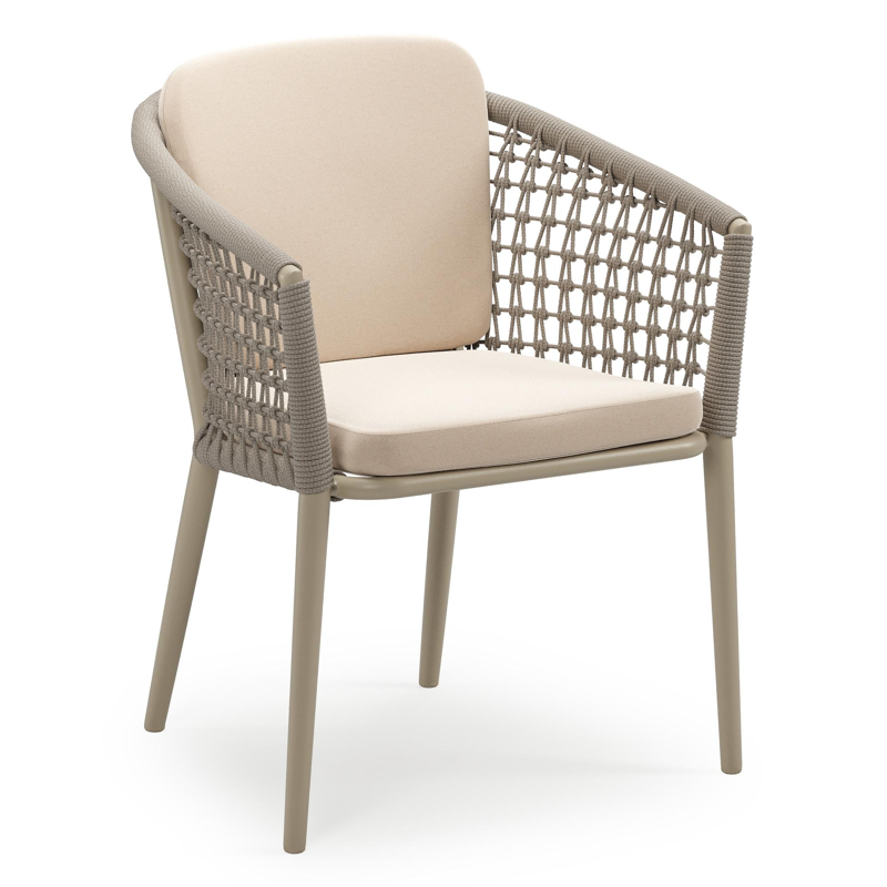 Chaise de jardin empilable Orso en aluminium beige et corde ronde tissée résille beige avec coussin en All Weather Sunbrella® Luxe Natte Linen Chalk