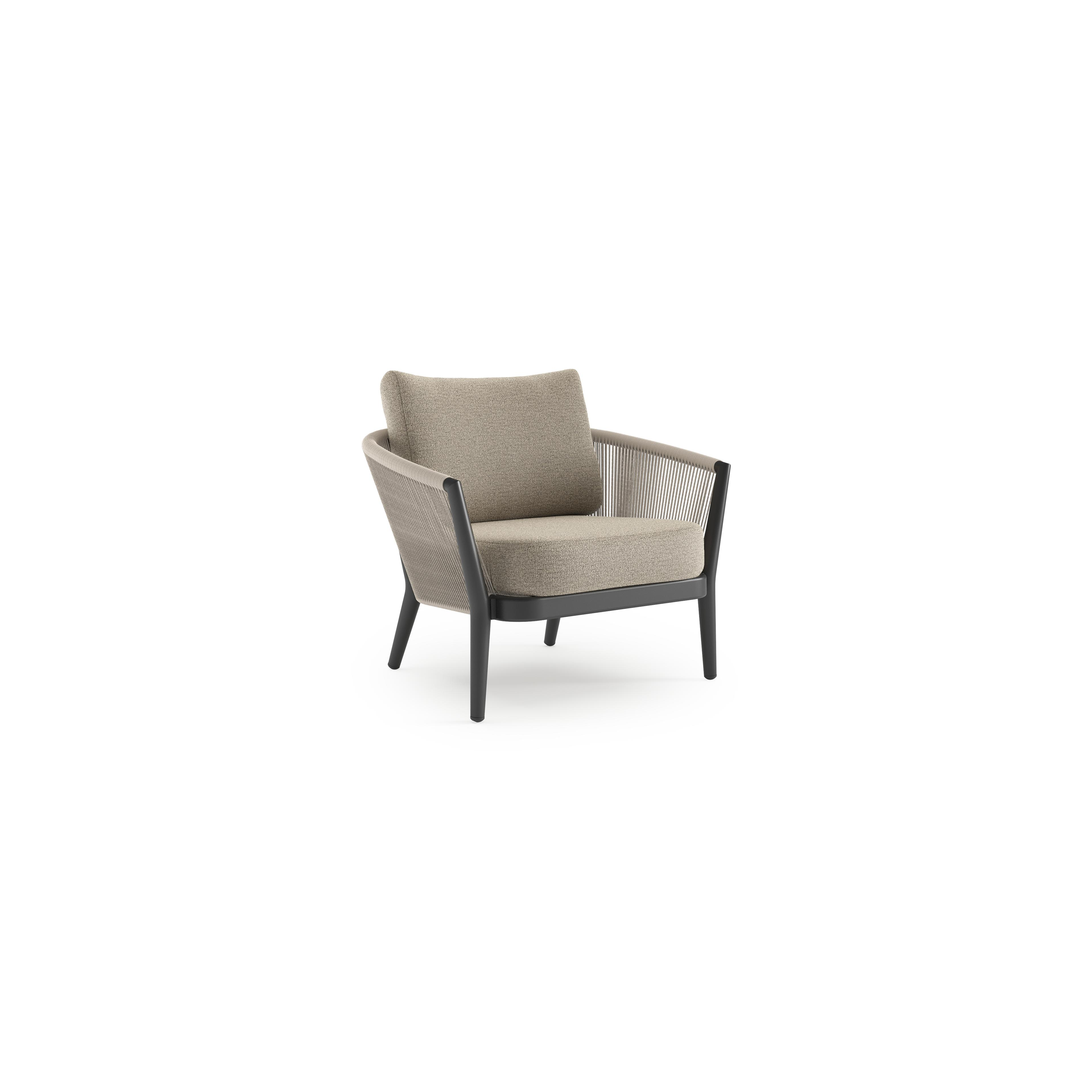 Orso loungestoel in zwart aluminium en beige verticaal geweven ronde rope met Catania Beige all weather cosytica kussen
