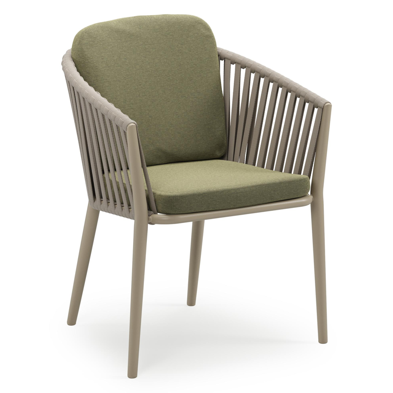 Orso stapelbare tuinstoel in beige aluminium en beige verticaal geweven luxe vlakke brede rope met stoelkussen in All Weather Sunbrella® Luxe Heritage Leaf