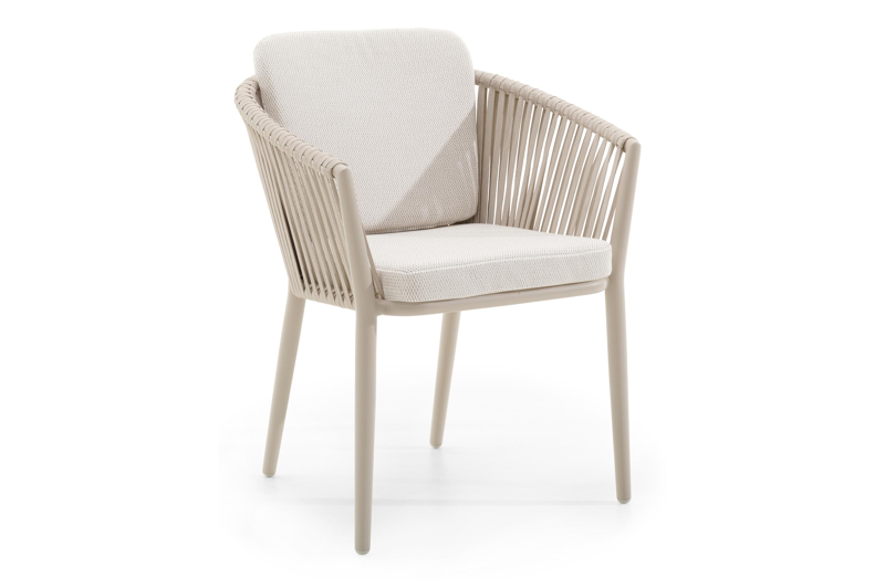 Orso tuinstoel in beige aluminium en beige verticaal geweven vlakke rope met Lopi Marble All Weather Sunbrella® Luxe kussen