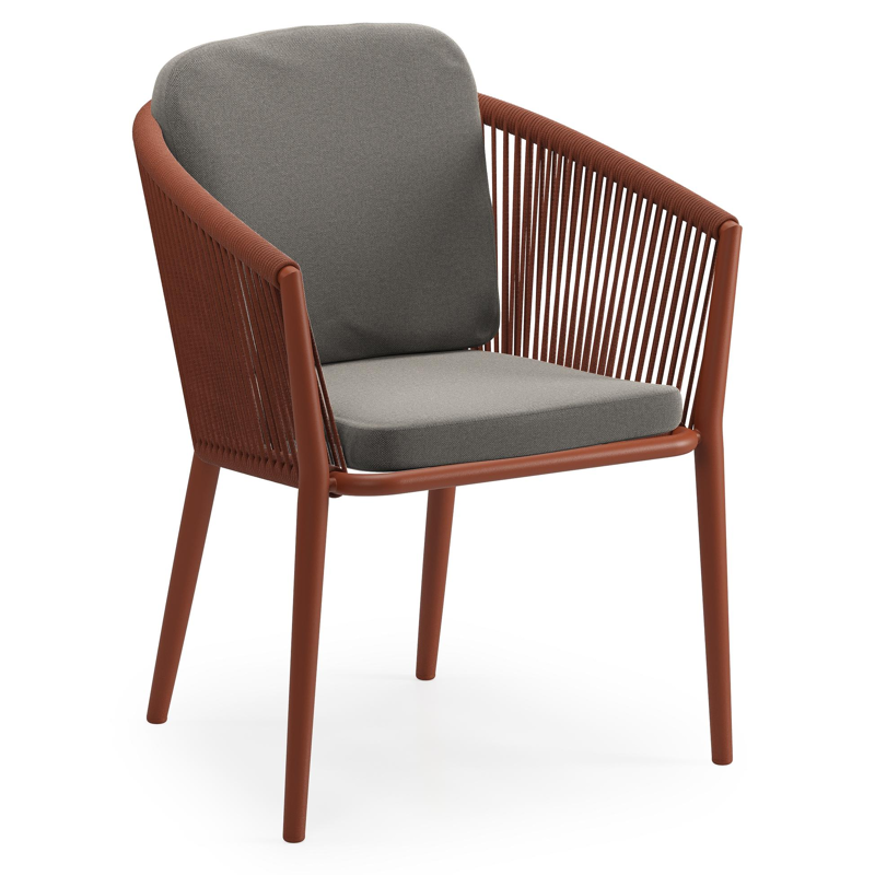 Chaise de jardin Orso en aluminium brun rouille et corde ronde tissée verticalement brun rouille avec coussin luxe en All Weather Sunbrella® Luxe Natte Dark Taupe