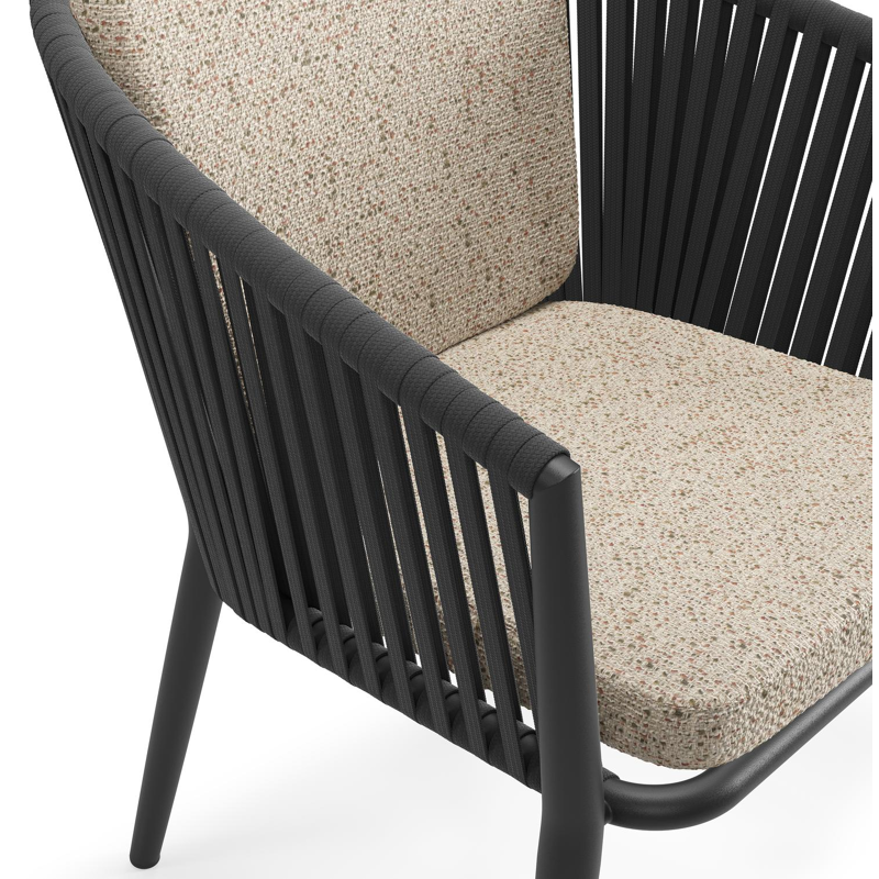 Orso tuinstoel in zwart aluminium en zwart verticaal geweven vlakke rope met zitkussen in All Weather Cosytica Bora Jungle