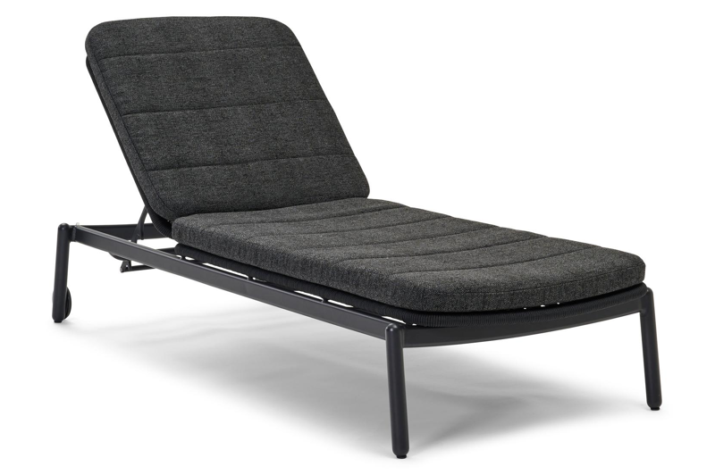 Fano verstelbaar ligbed in zwart aluminium en zwart vierkant geweven ronde rope met chartres sooty all weather sunbrella® luxe kussen