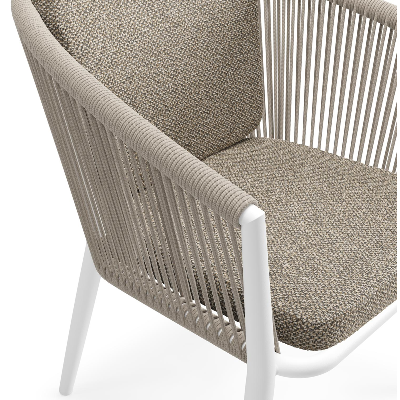 Orso tuinstoel in wit aluminium en beige verticaal geweven ronde rope met zitkussen in All Weather Cosytica Madagascar Burch