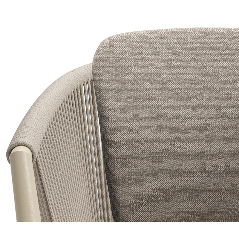 Orso tuinstoel in beige aluminium en beige verticaal geweven ronde rope met zitkussen in All Weather Sunbrella® Luxe Savane Coconut