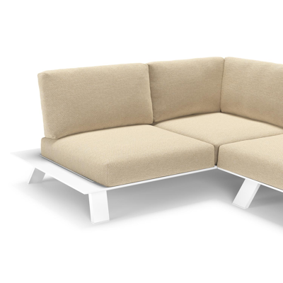Cesano loungehoek in wit aluminium met althea camel all weather Cosytica kussen