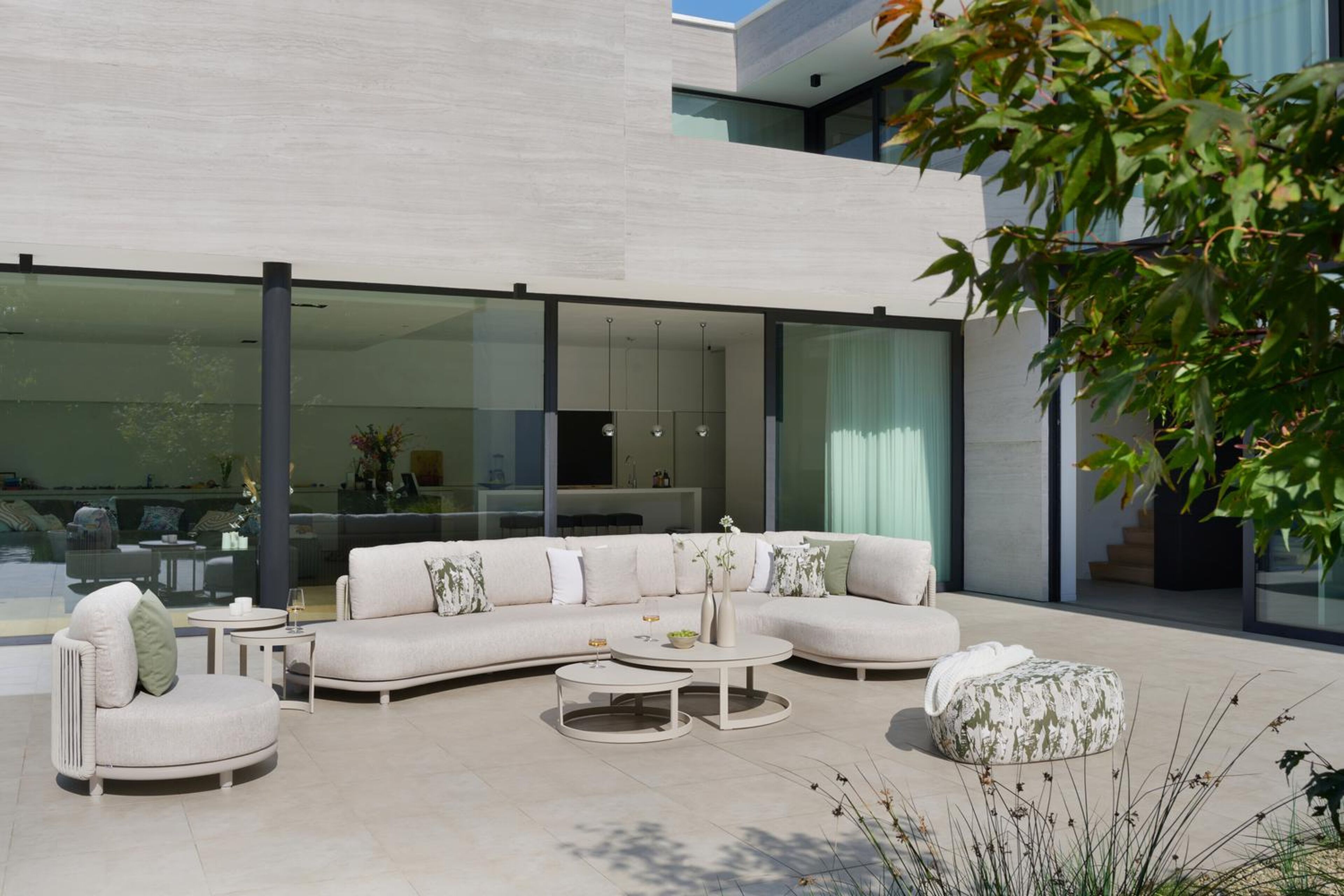 Enna loungetafels in beige aluminium - Dia. 44 x H. 64 cm + Dia. 52 x H. 52cm