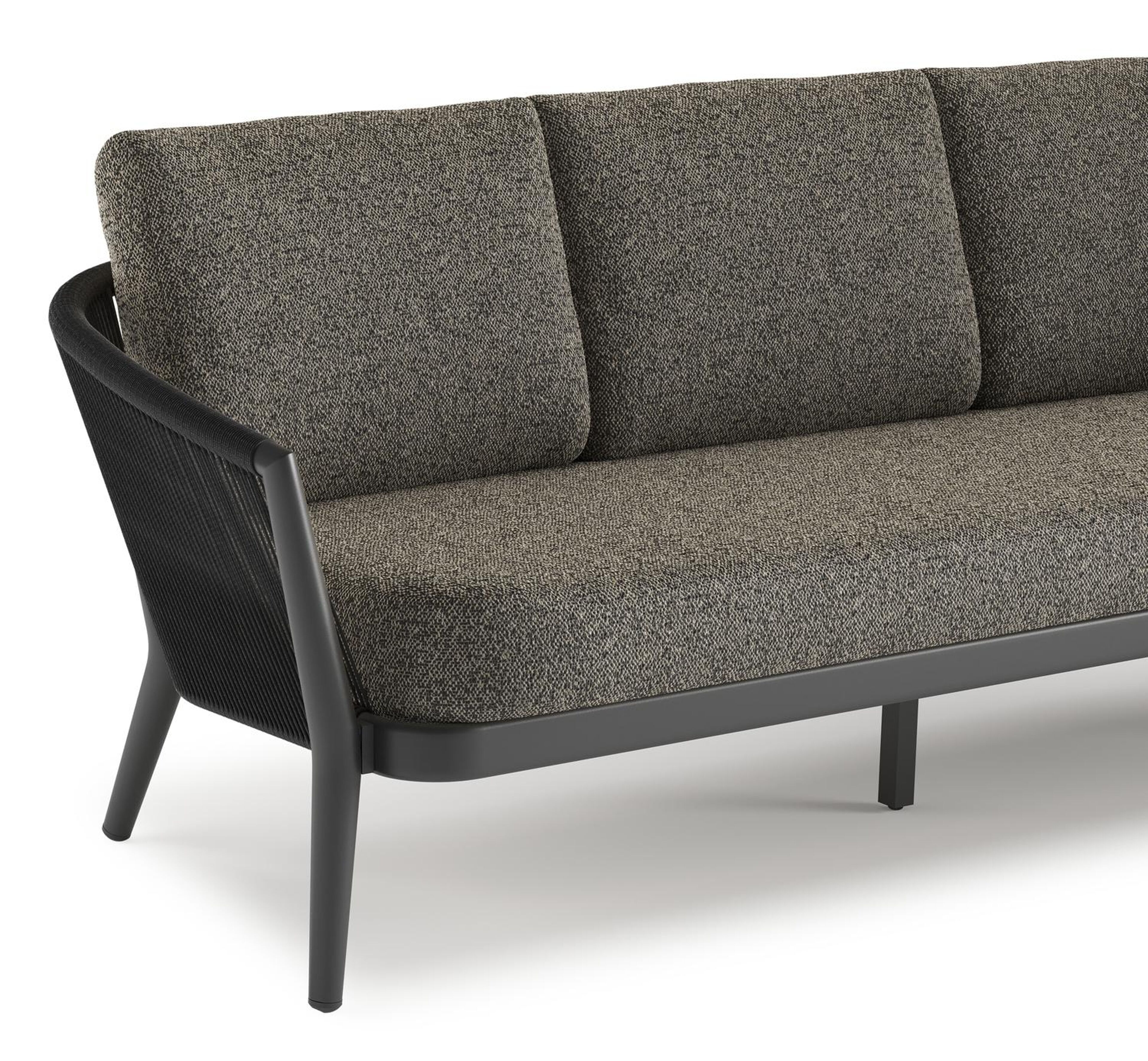 Orso loungebank in zwart aluminium en zwart verticaal geweven ronde rope met Marbella Tunder all weather cosytica kussen