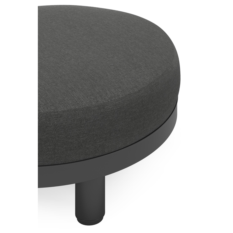 Donato poef in zwart aluminium met chartres sooty all weather sunbrella® luxe kussen