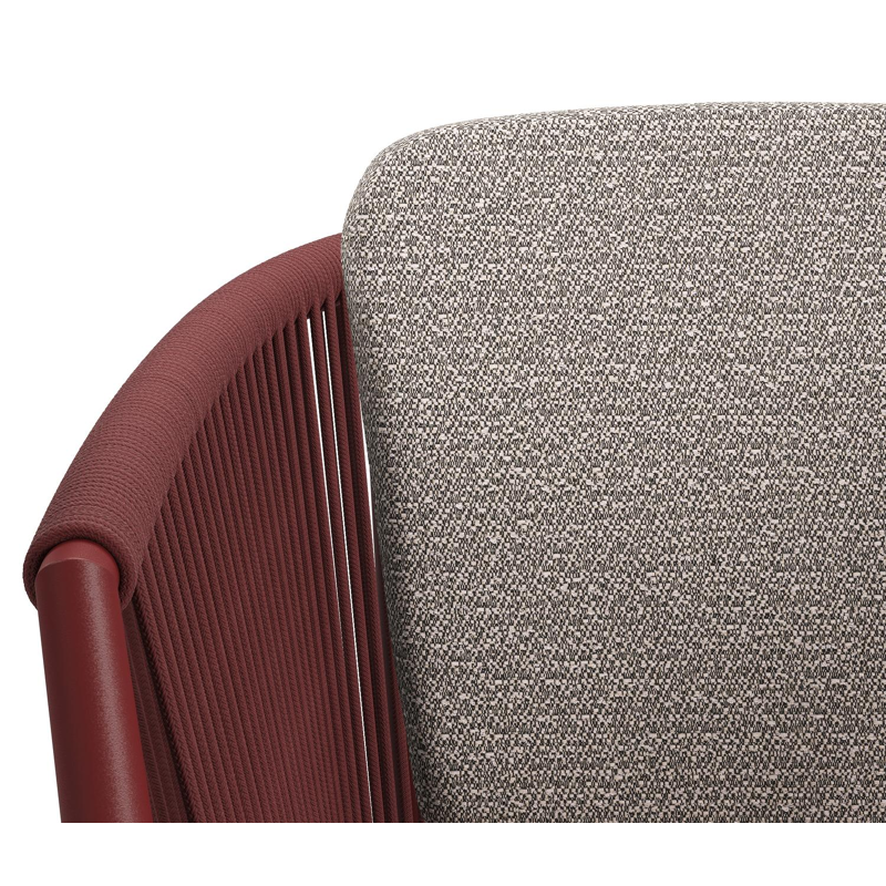 Chaise de jardin Orso en aluminium ruby et corde ronde tissée verticalement ruby avec coussin en All Weather Sunbrella® Luxe Wander Granite