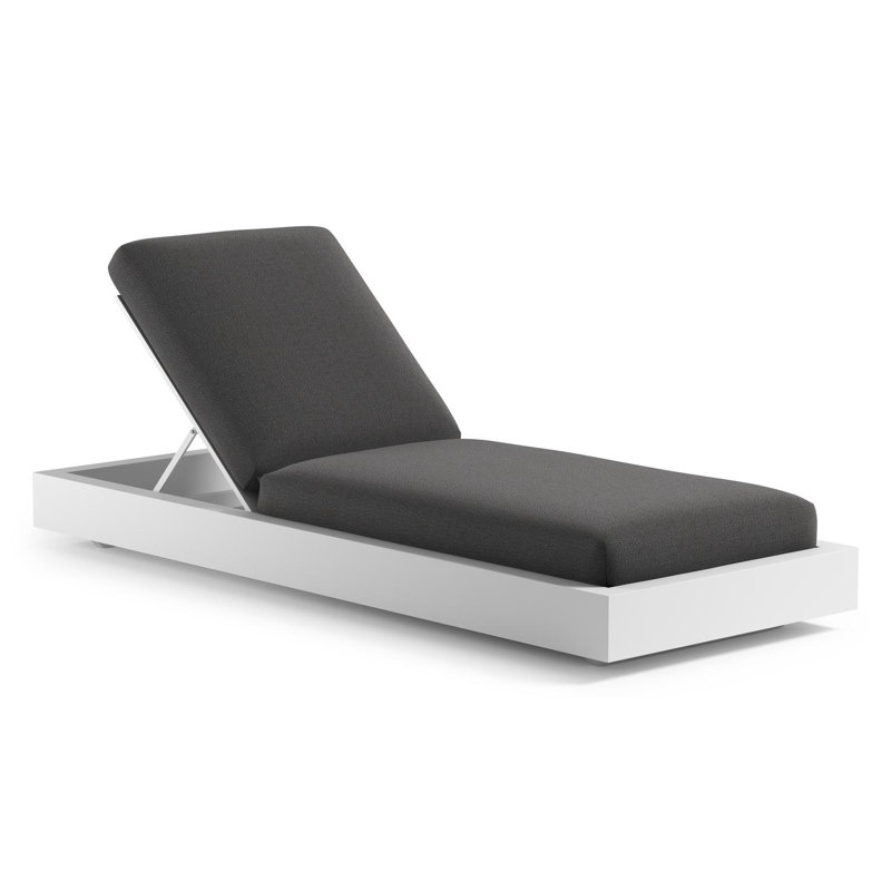 Como verstelbaar ligbed in wit aluminium met savane tornado all weather Sunbrella® luxe kussen