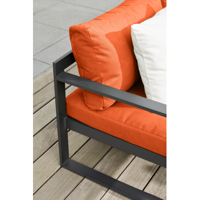 Caldela loungehoek in zwart aluminium met pumpkin polyester kussens en loungetafel