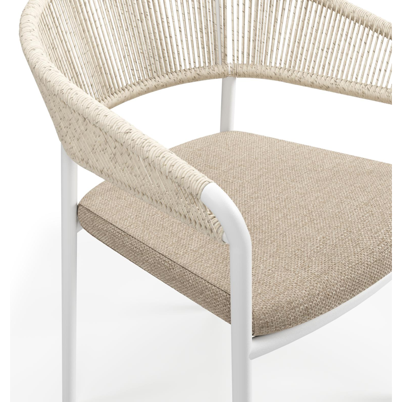 Zamora tuinstoel stapelbaar in wit aluminium en beige gedraaide ronde wicker met weather+ softtouch rustic kussen