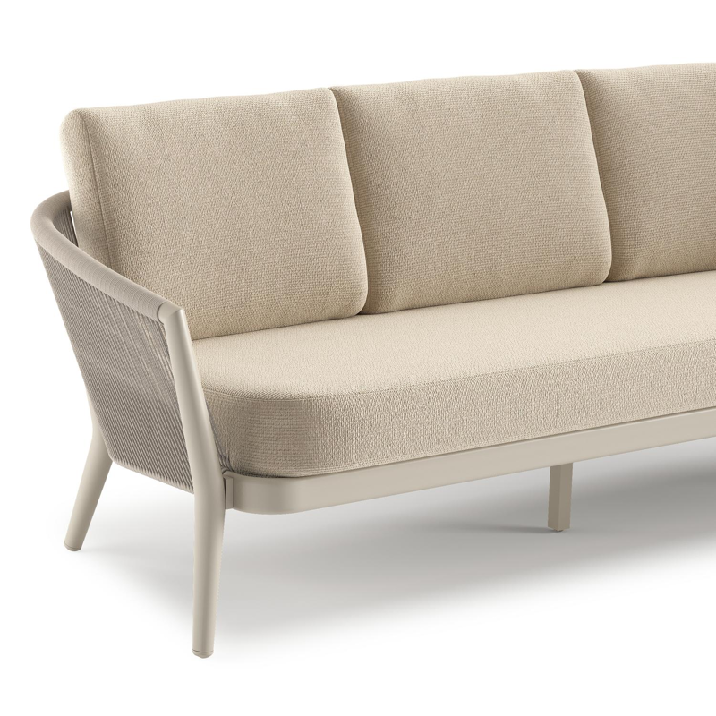 Orso loungebank in beige aluminium en beige verticaal geweven ronde rope met Althea Chalk all weather cosytica kussen