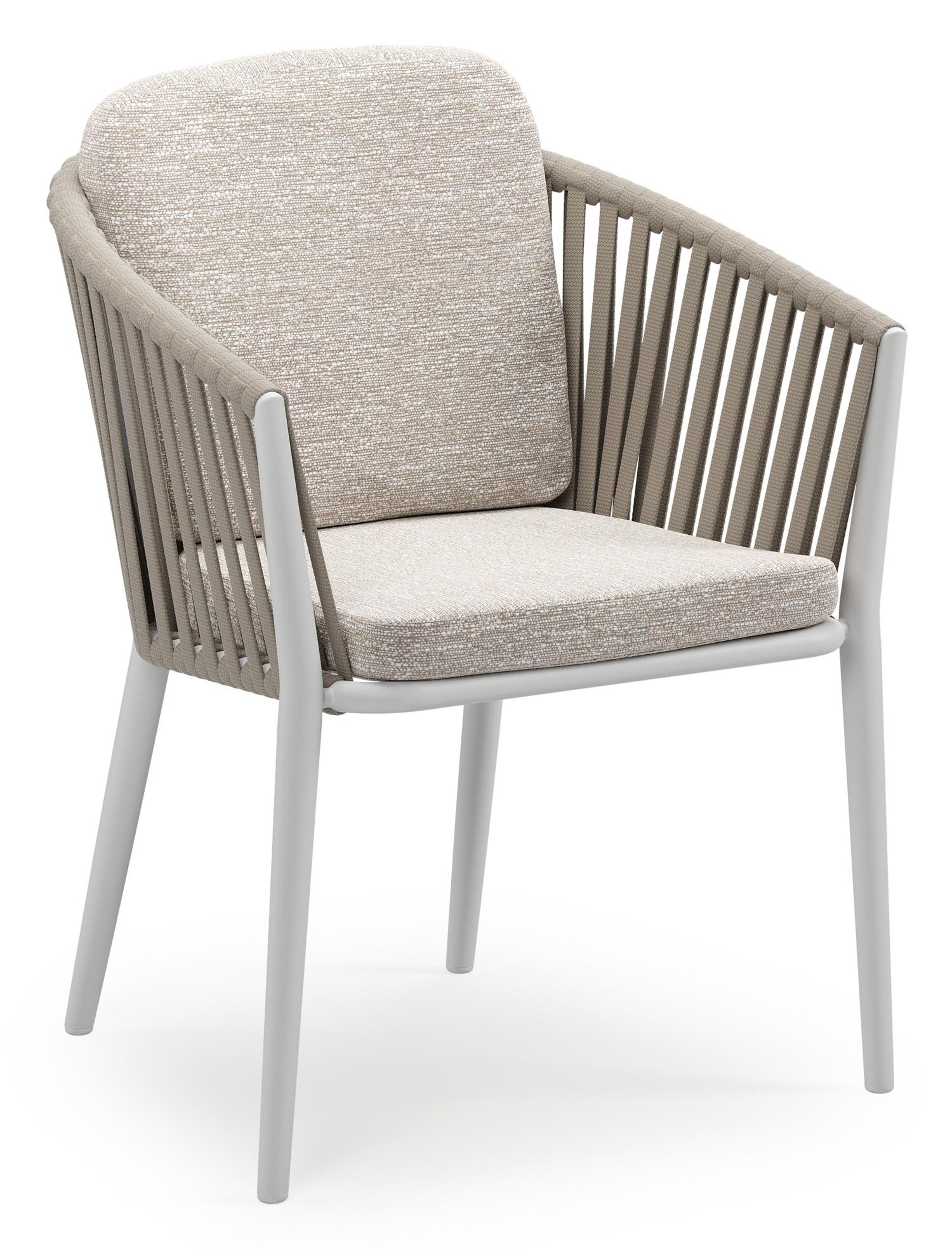 Orso stapelbare tuinstoel in wit aluminium en beige verticaal geweven luxe vlakke brede rope met stoelkussen in All Weather Sunbrella® Luxe Tundra Sand