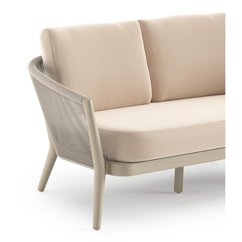 Orso loungebank in beige aluminium en beige verticaal geweven ronde rope met Natte Linen Chalk all weather sunbrella® luxe kussen