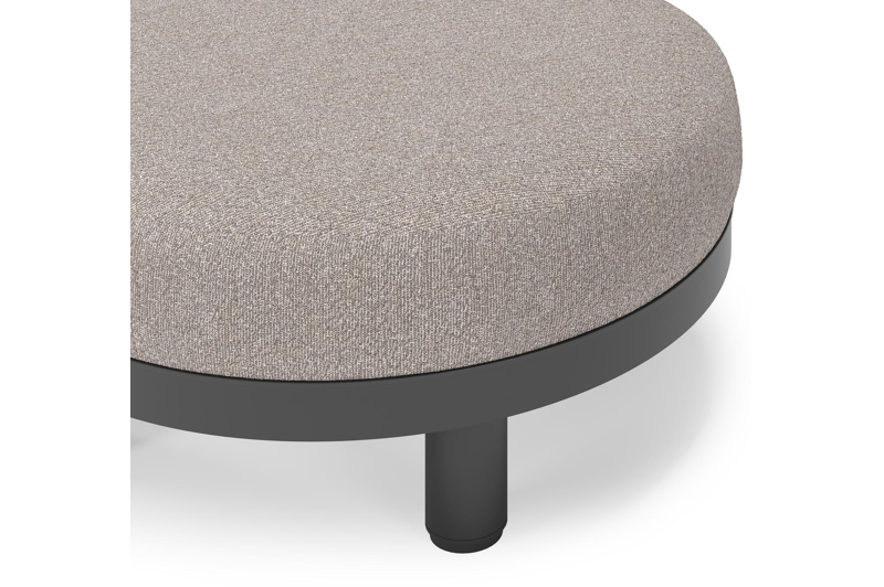Donato lounge poef in zwart aluminium met All Weather Sunbrella® Luxe Tundra Charcoal kussen