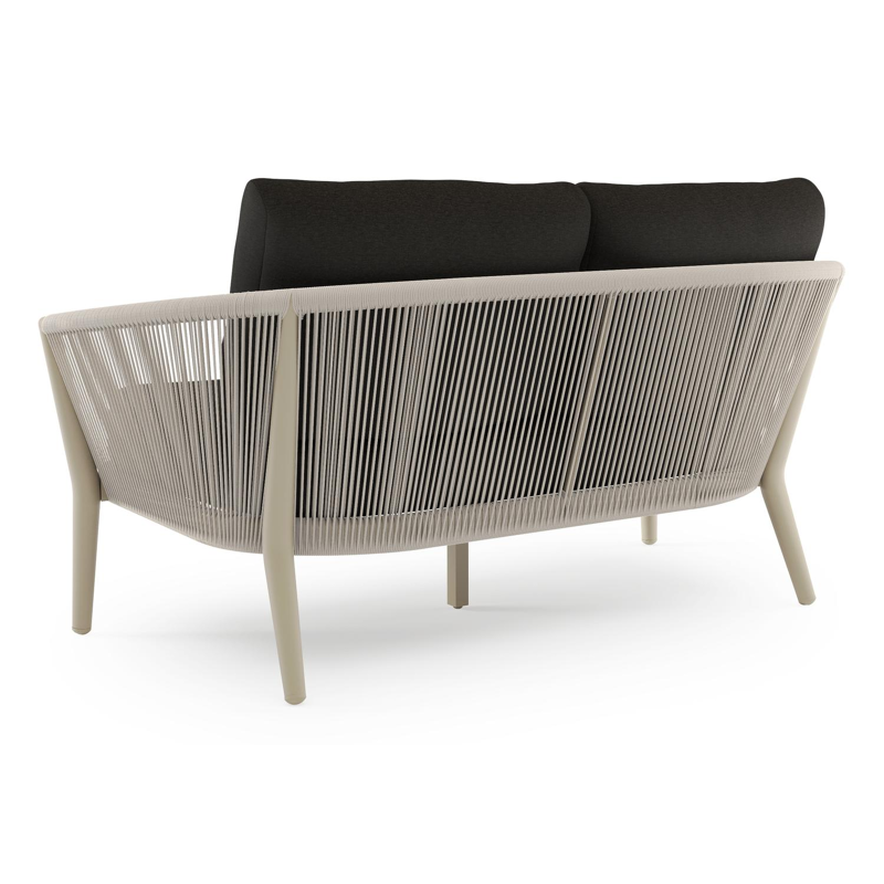 Orso loungebank in beige aluminium en beige verticaal geweven ronde rope met Heritage Char all weather sunbrella® luxe kussen