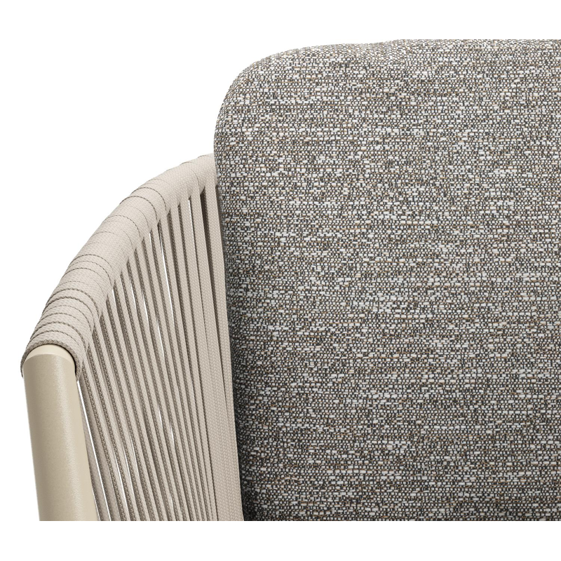 Chaise de jardin Orso en aluminium beige et corde plate tissée verticalement beige avec coussin luxe en All Weather Sunbrella® Luxe Tundra Pepper